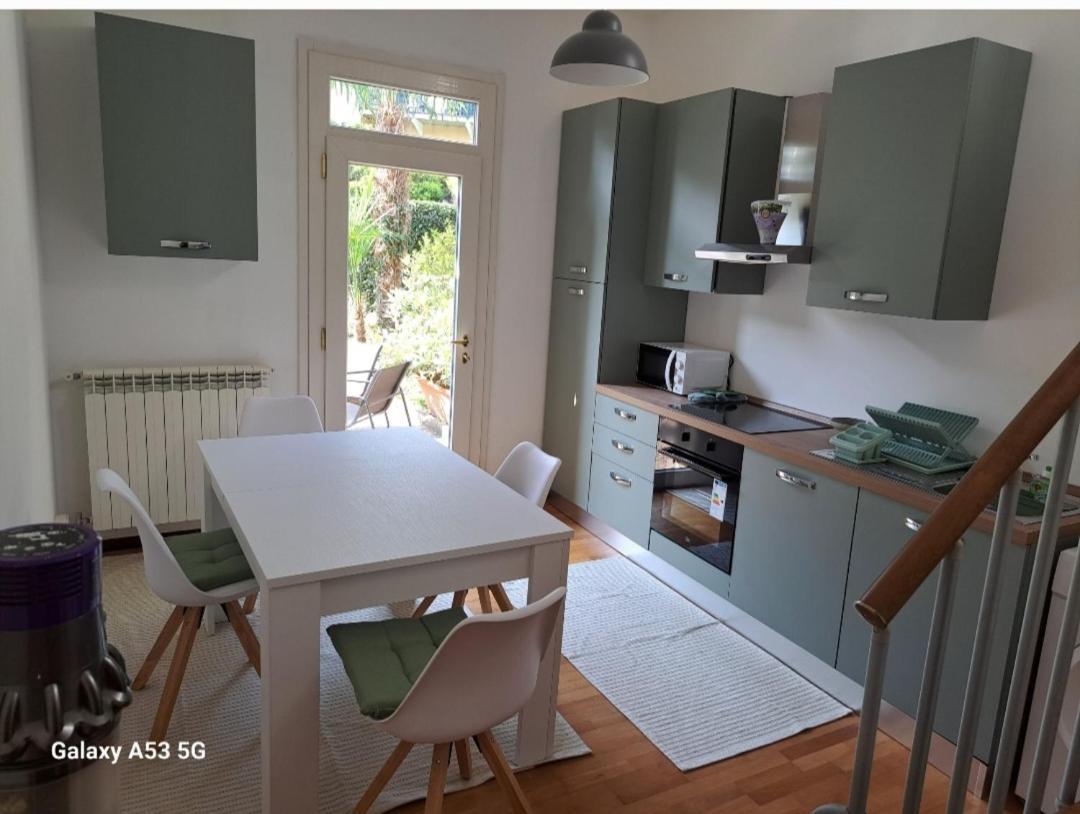 Ina Villa Lavena Ponte Tresa Bagian luar foto